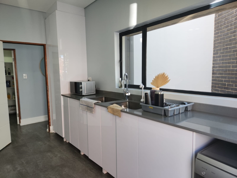 5 Bedroom Property for Sale in Somerton Estate Free State